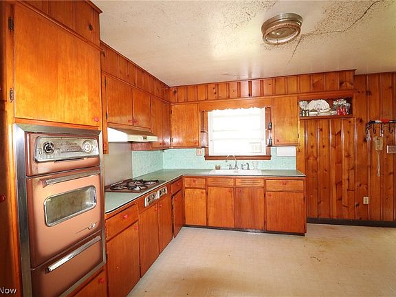 2nd image of 413 Harding St