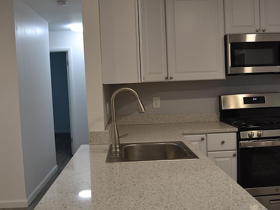 5th image of 1407 Gordon Dr