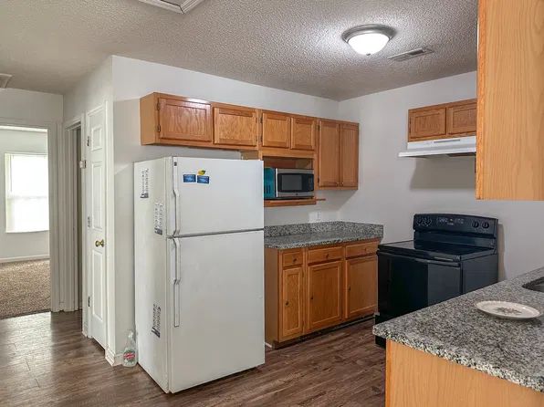 350 Miller Pointe Dr, Inman, SC 29349