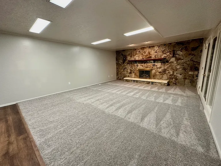 2586 E Woodland Dr #1 — Photo 2