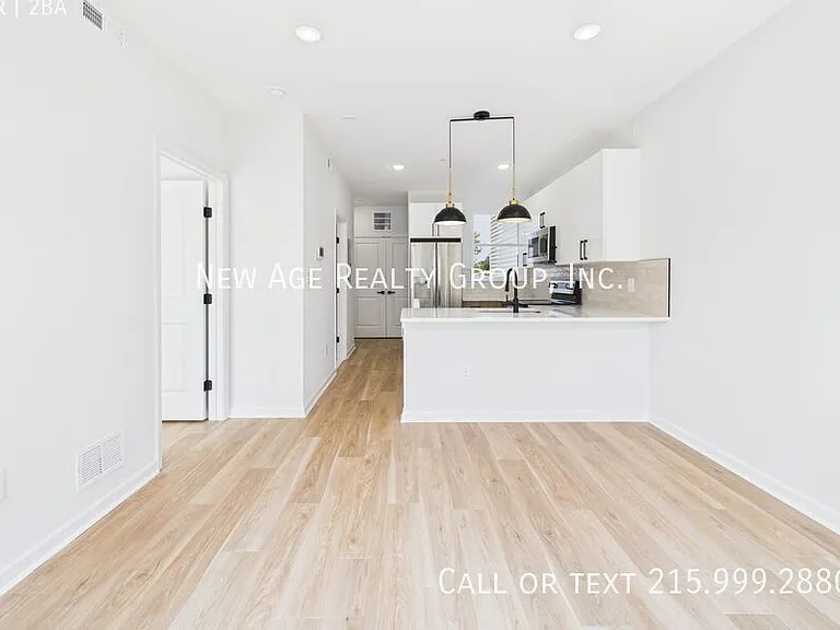 1326 Grove St #4 — Photo 3