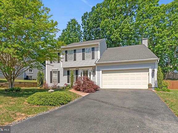 2nd image of 29 Woods Edge Ct