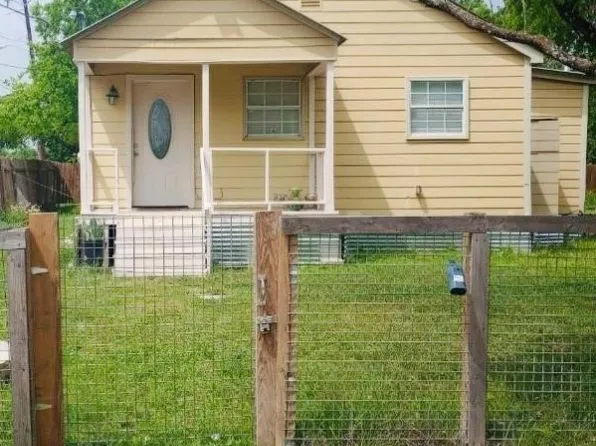 306 Booth St, Taylor, TX 76574