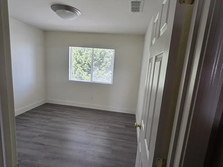 8178 Kayleen Ct — Photo 11