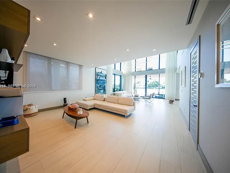 7520 W Treasure Dr — Photo 4