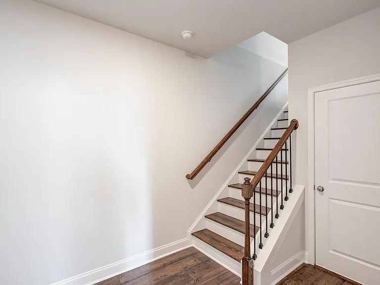 1290 Ainsworth Aly #1 — Photo 30