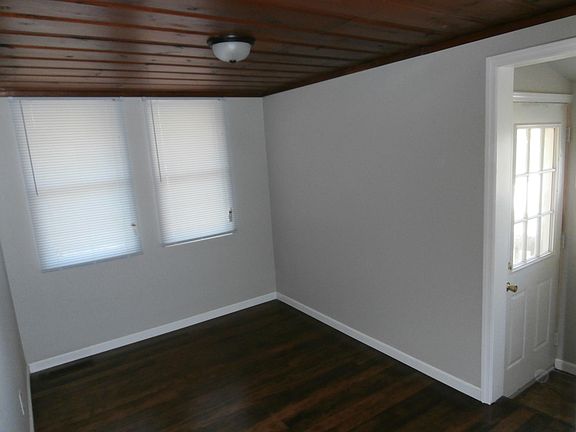 3rd image of 3325 Eminence Blvd