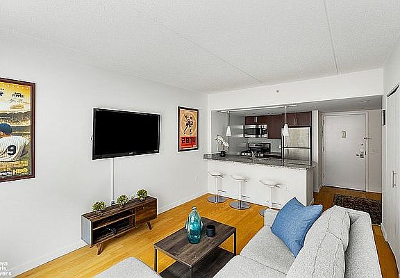 4th image of 555 W 23rd St APT N10r