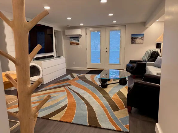 305 County Rd #2, Buzzards Bay, MA 02532