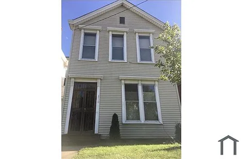 2718 W Chestnut St Photo 1