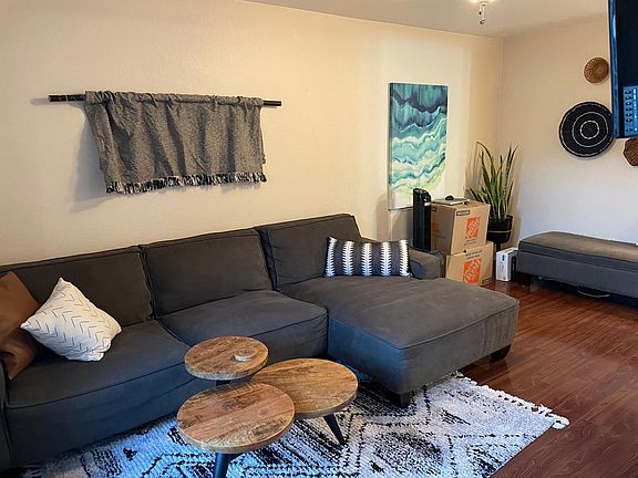 3rd image of 1002 30th St APT 208