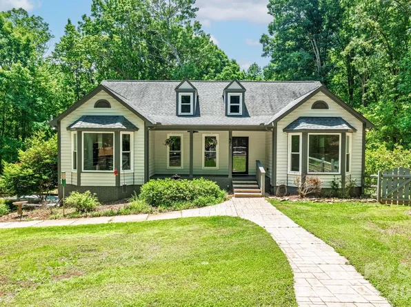 9131 N Pine Hill Ln, Charlotte, NC 28215
