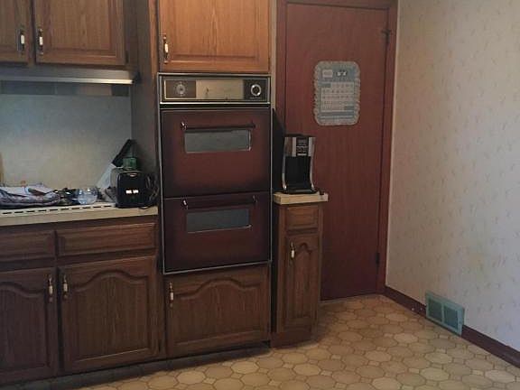2nd image of 516 Nicholas Rd