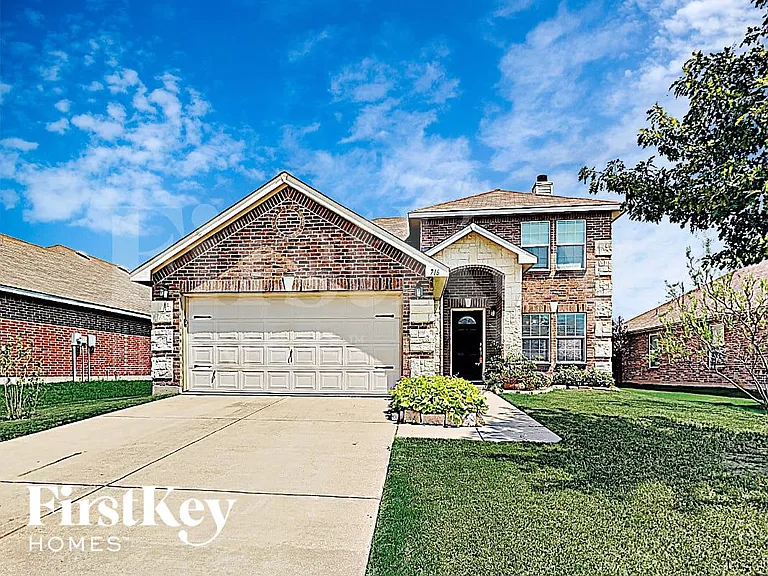 716 Wrigley Dr — Photo 1