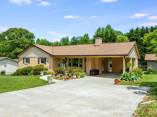 458 Beach Dr, Hendersonville, NC 28792