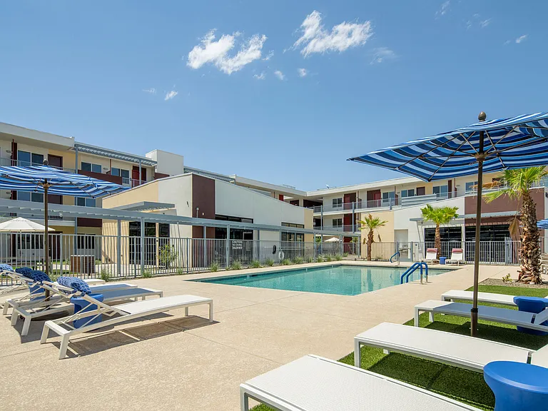 Pool at Streamliner 67th
