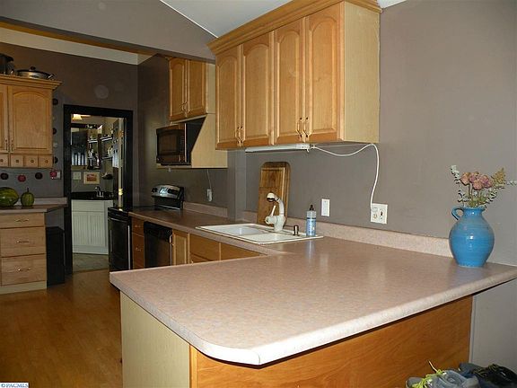 4th image of 425 N Mary St