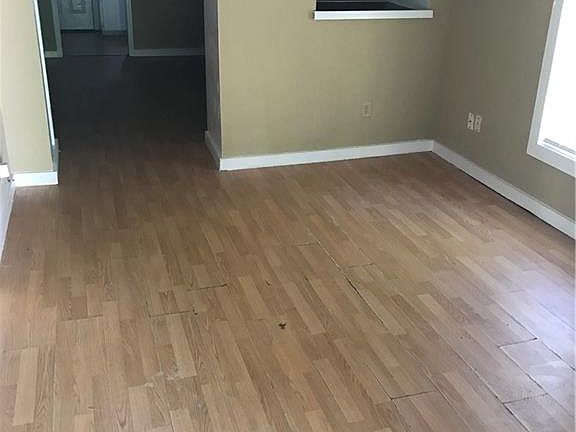 5th image of 406 Pine St
