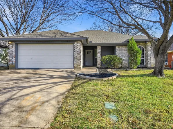 7800 Prairie Dr, Watauga, TX 76148