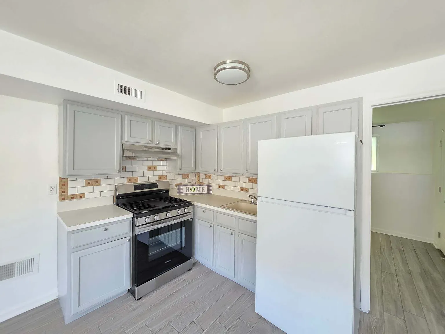 1 bed, 550 sqft, $1,700 — Photo 1