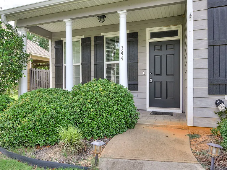 344 Colonnades Dr — Photo 5