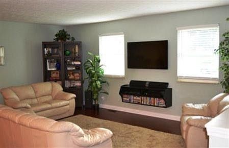 3rd image of 5472 Sir Lancelot Ln