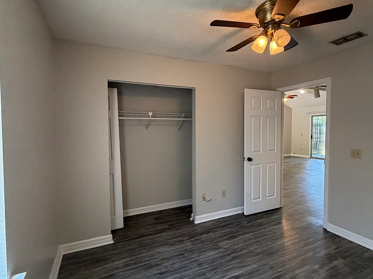 411 Baltic Ct — Photo 17