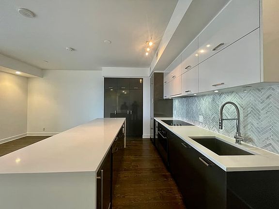 3rd image of 428 Sparks St #1407