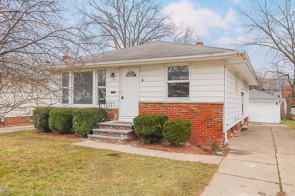 5457 Elmwood Ave photo 1