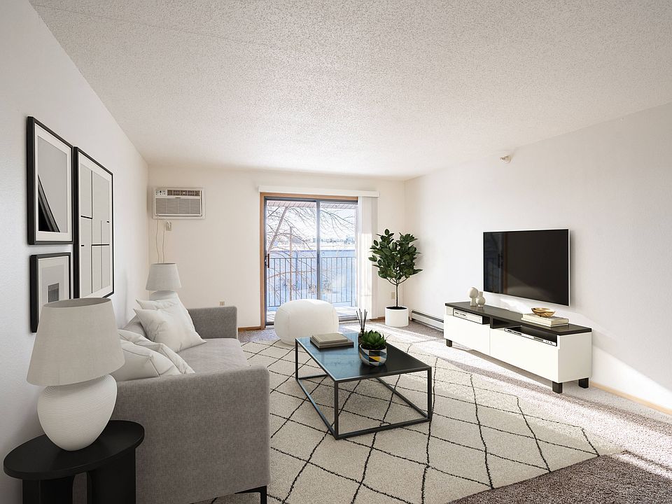 Fargo, ND Fieldstone Apartments | 21A | Living