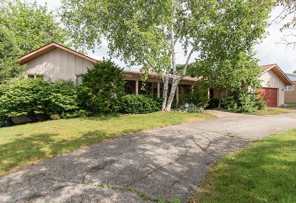 1st image of 1160 E Lakeside Dr