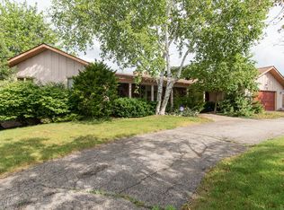 1160 E Lakeside Dr, Battle Creek, MI