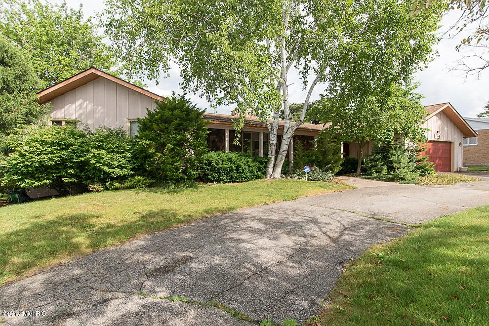 1160 E Lakeside Dr photo 1