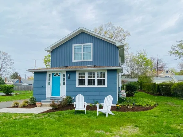 8 Clinton Ave, Old Saybrook, CT 06475