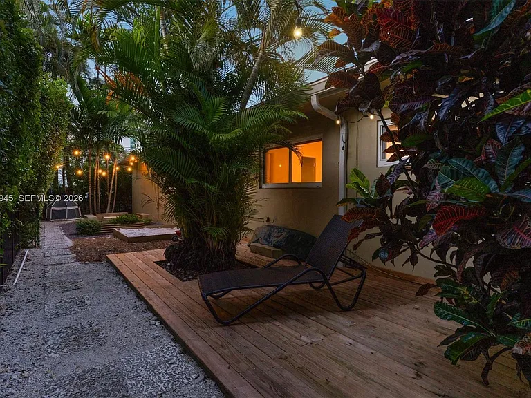 611 Santurce Ave — Photo 38