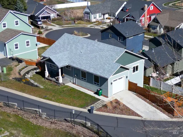 448 Greensides Pl, Moscow, ID 83843