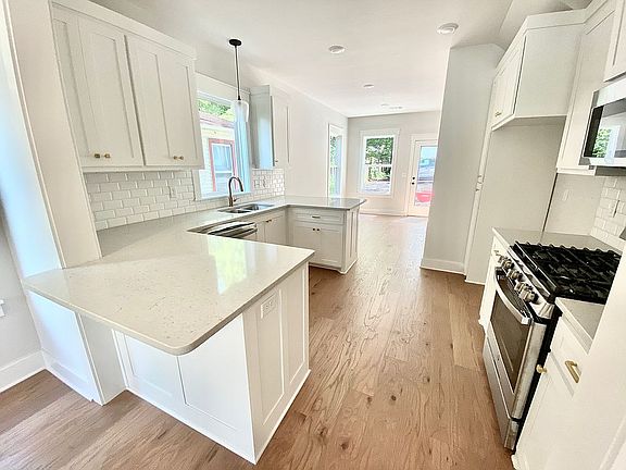 3rd image of 510 S College Ave