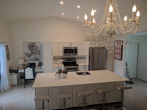 Open kitchen, quartz counter