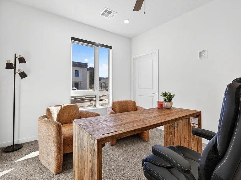 983 W State St — Photo 377