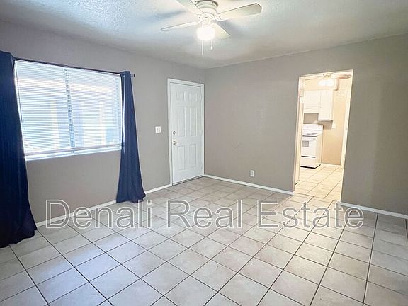 4th image of 624 E Marilyn Ave #3