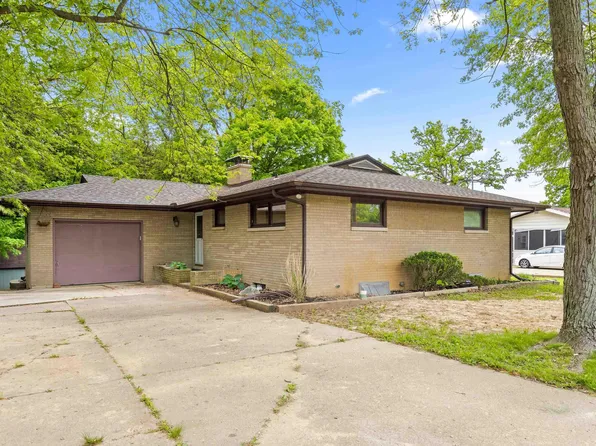 1136 Oakwood Rd, East Peoria, IL 61611