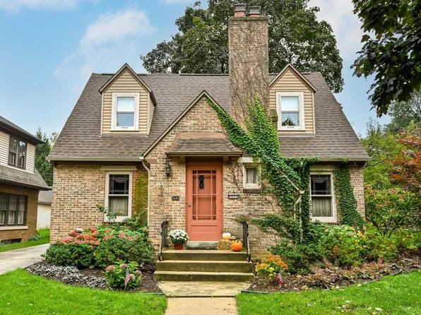 8027 West Woodland AVENUE, Wauwatosa, WI 53213