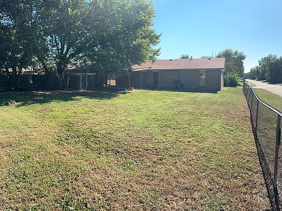 3rd image of 501 Lindenwood Dr