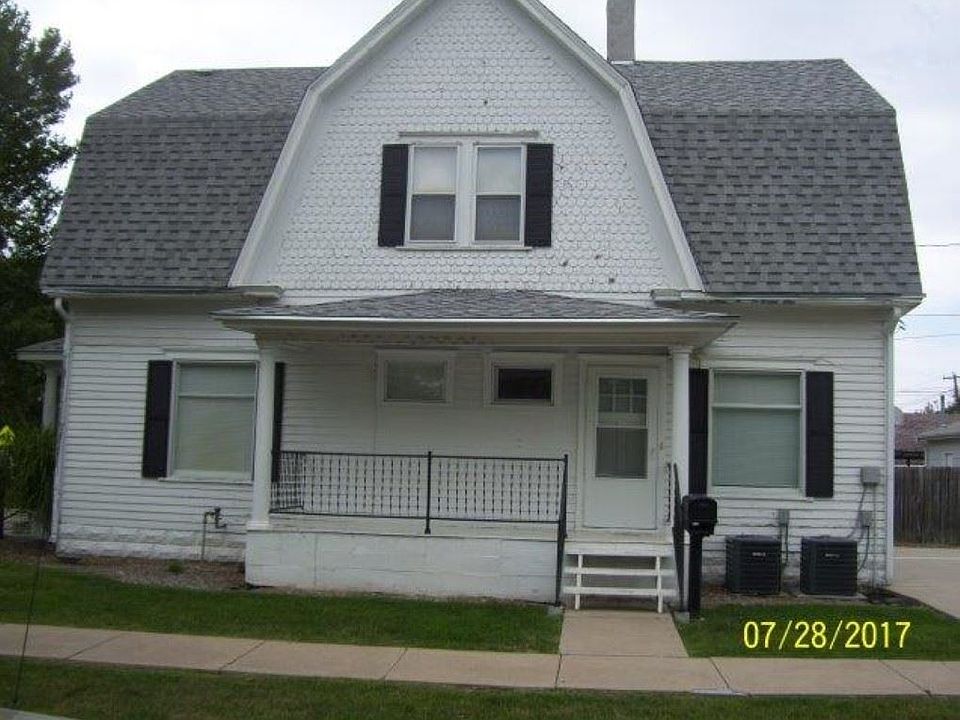 1st image of 821 1/2 E 3rd St