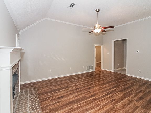 3rd image of 225 Lakewood Dr