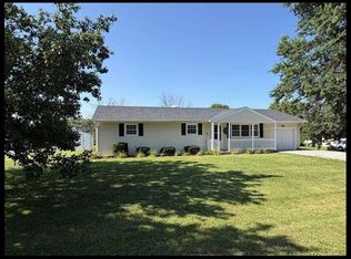902 Crestview Dr, Macon, MO 63552