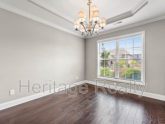 5th image of 925 Brookwood Ln