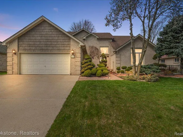 51161 Blue Spruce Dr, Macomb, MI 48042