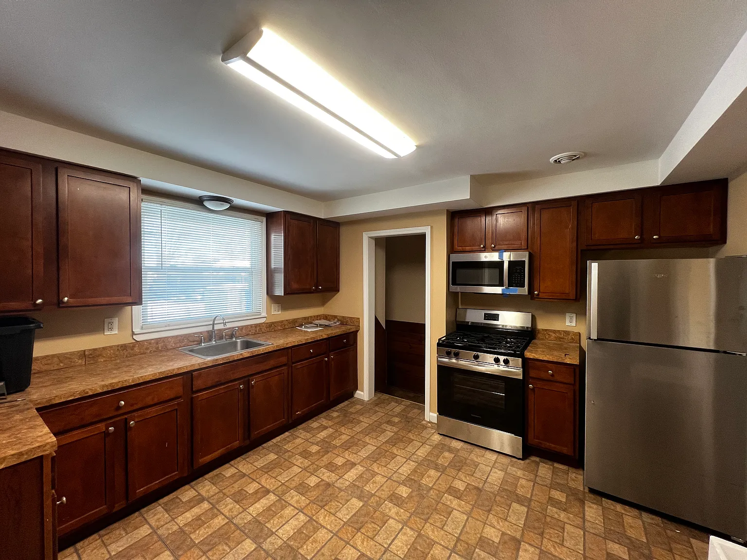 3 bed, 2.5 bath, 1484 sqft, $2,250 — Photo 4