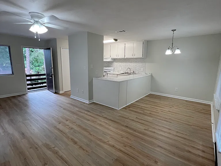 2682 N Point Ct #B — Photo 1